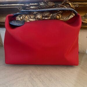 🩷 Vintage NANCY GONZALEZ
Crocodile Leather Trim Top
Handle Bag Red/ Blue/ Small🩷
